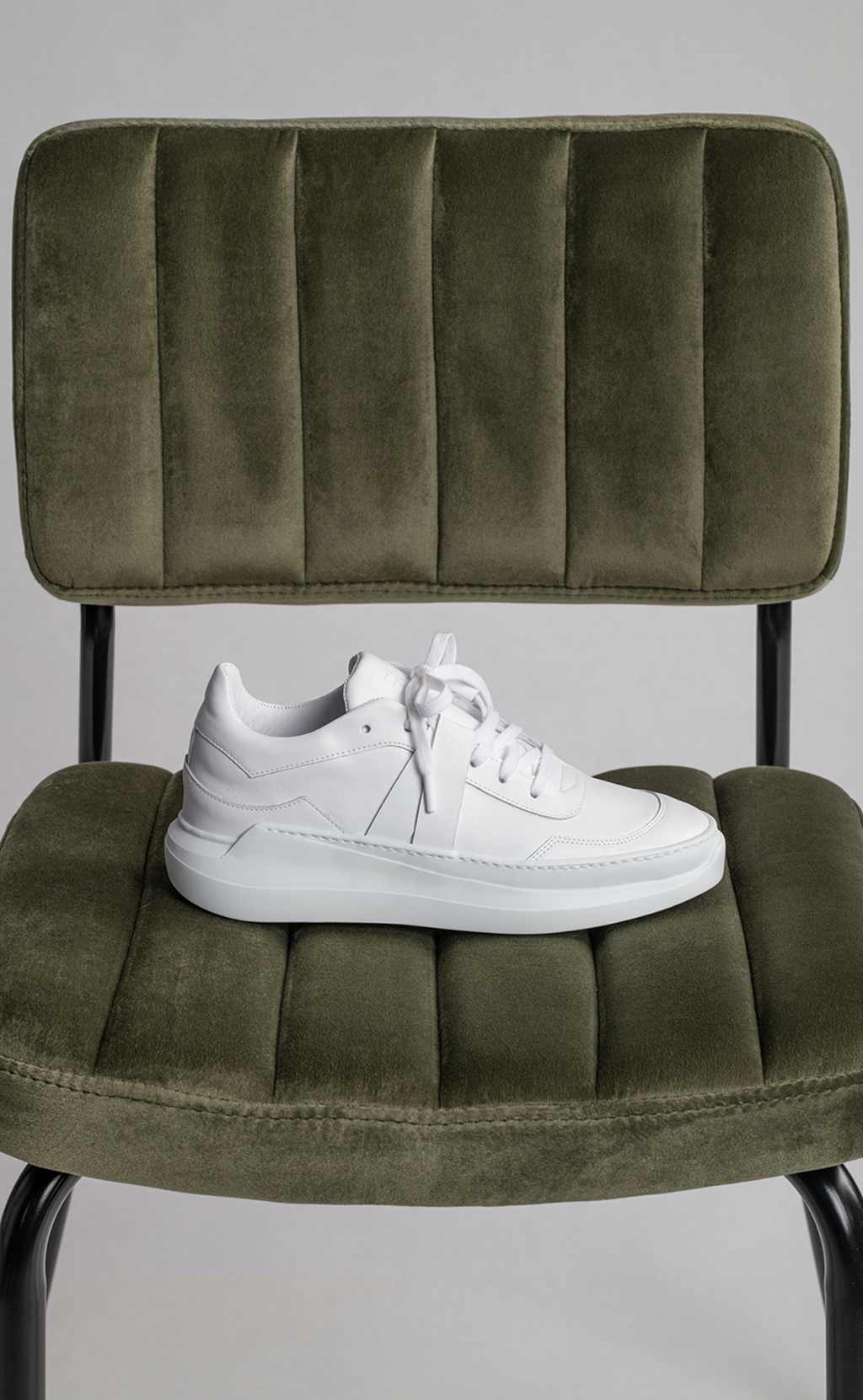 EVI G0 Men’s Collection – handcrafted black or white leather sneakers Made in France, clean and timeless masculine design