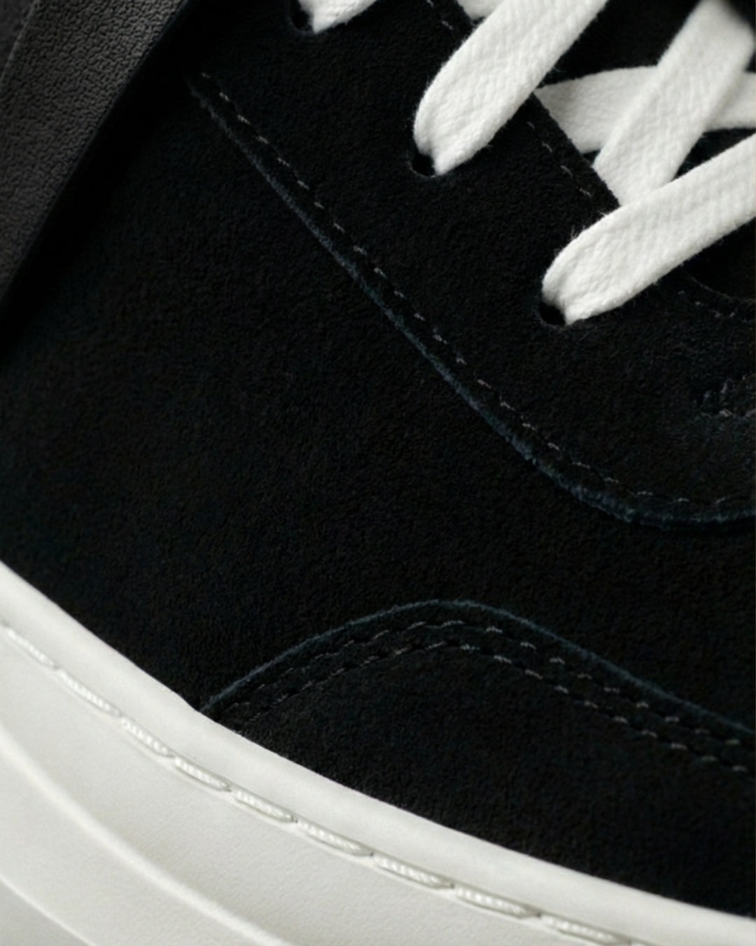 EVI G025 Noir Basalte – sneaker de luxe en cuir velours noir Made in France, ton sur ton - Focus matères