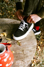 EVI G025 Noir Basalte – sneaker velours noir Made in France, vue dessus, finition haut de gamme