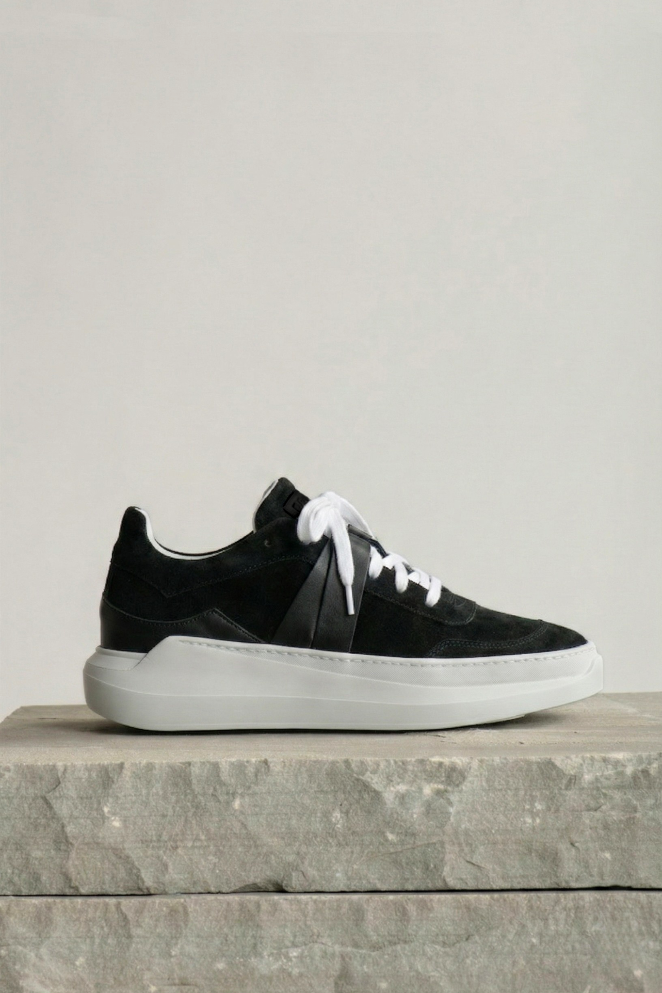 EVI G025 Noir Basalte – sneaker de luxe en cuir velours noir Made in France, ton sur ton