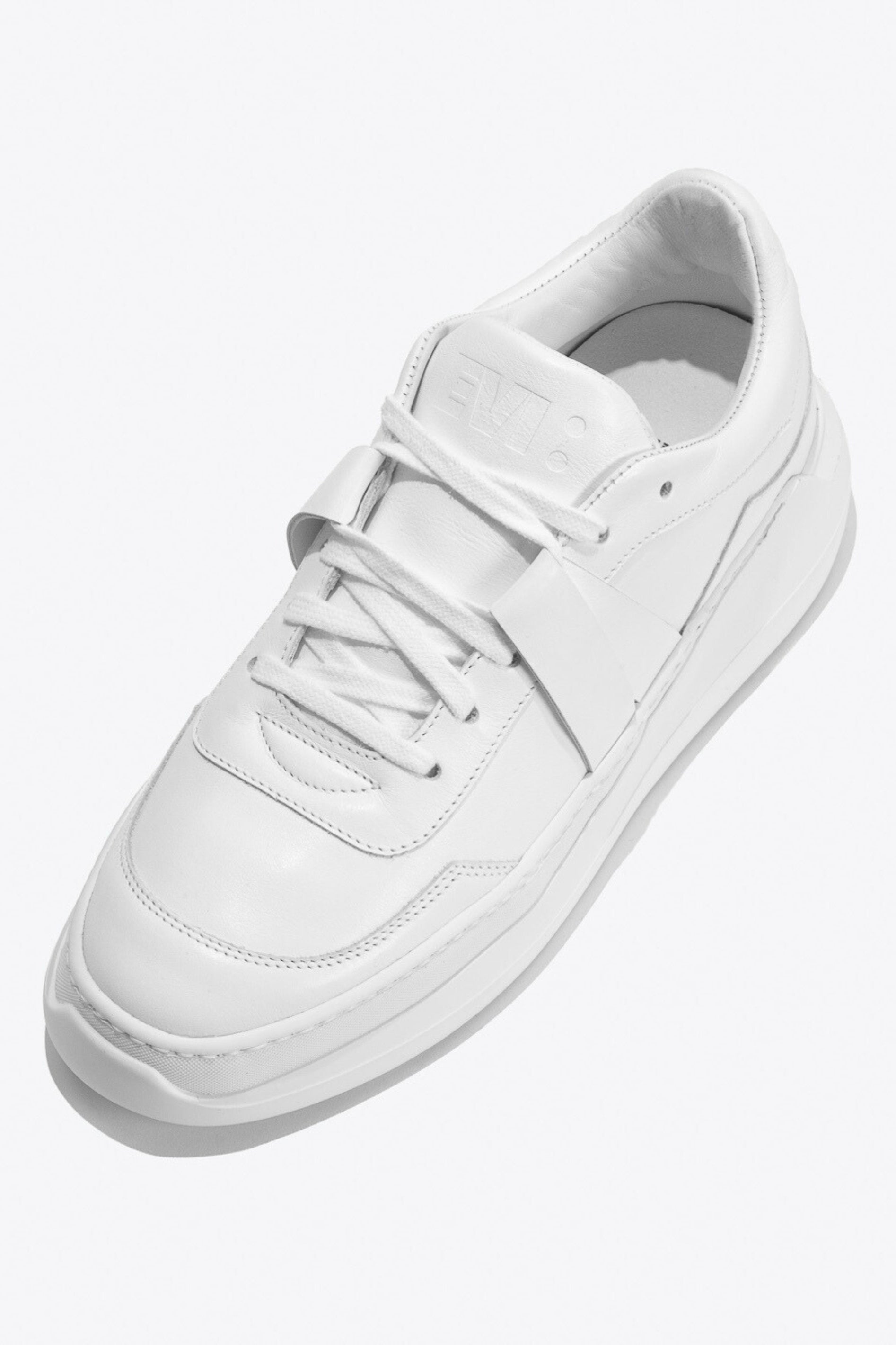Sneakers artisanales made in france  EVI G0 Zénith en cuir lisse blanc