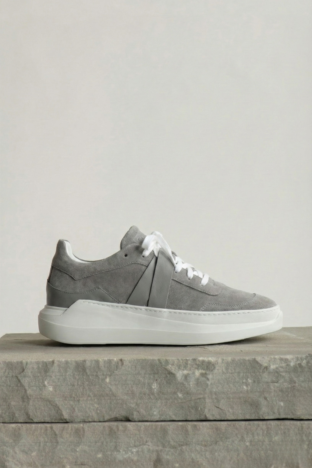 EVI G025 Gris Ardoise – sneaker de luxe en cuir velours gris Made in France, ton sur ton