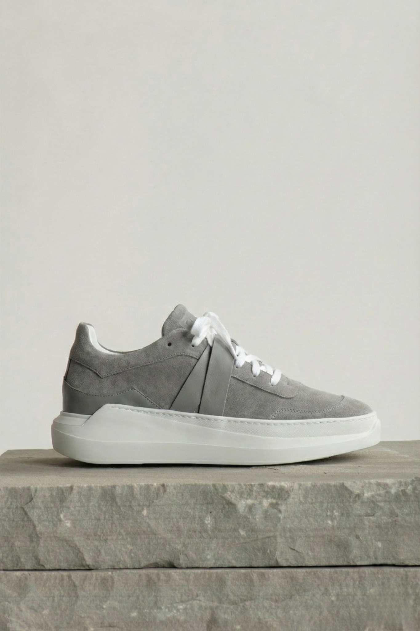 EVI G025 Gris Ardoise – sneaker de luxe en cuir velours gris Made in France, ton sur ton