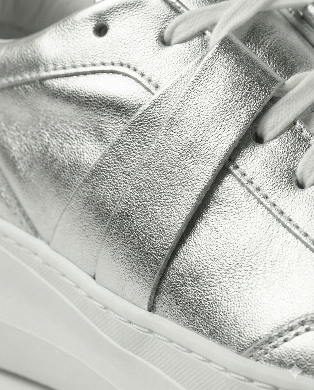 EVI G2 Magnétite – sneaker de luxe argentée en cuir Made in France, finition métallisée