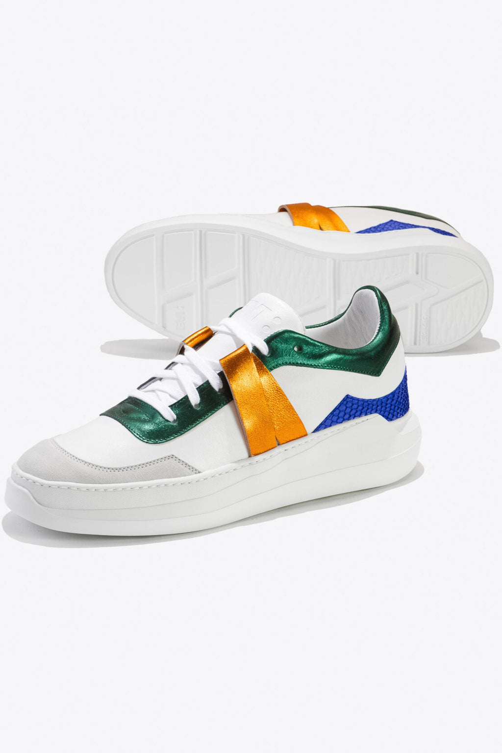 Sneakers artisanales made in france EVI G225 Ultraviolet en cuir lisse blanc cuir de saumon violet et cuir métallisé orange et vert